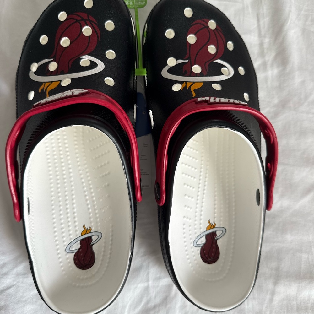 CROCS Mens Miami Heat Black and Red Sandals